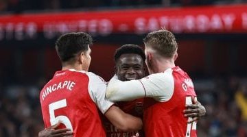 أرسنال يتصدر الدوري الإنجليزي بفوز مثير على وولفرهامبتون بثنائية عبر النيران الصديقة