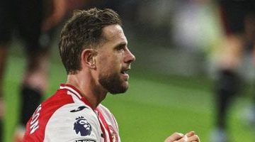 برينتفورد ضد ليدز: هندرسون يحقق إنجاز 600 مباراة في الدوري الإنجليزي