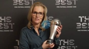سارينا فيجمان ت赢ب جائزة أفضل مدرب لكرة النسائية في حفل جوائز ذا بيست 2025