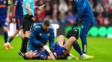 سندرلاند ضد نيوكاسل: إصابة قوية تودع لاعب المكبايس إلى المستشفى