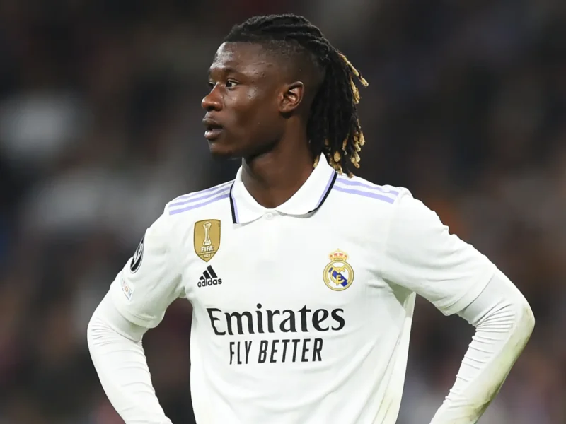 ليفربول يسعى للتعاقد مع نجم ريال مدريد لتعزيز خط الوسط بعد استبعاد كامافينجا من قائمة البيع