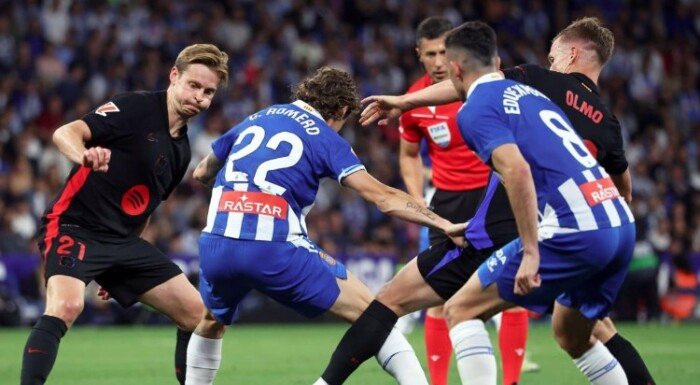 برشلونة يعزز استعداده لمواجهة إسبانيول في الدوري الإسباني بعد استئناف التدريبات