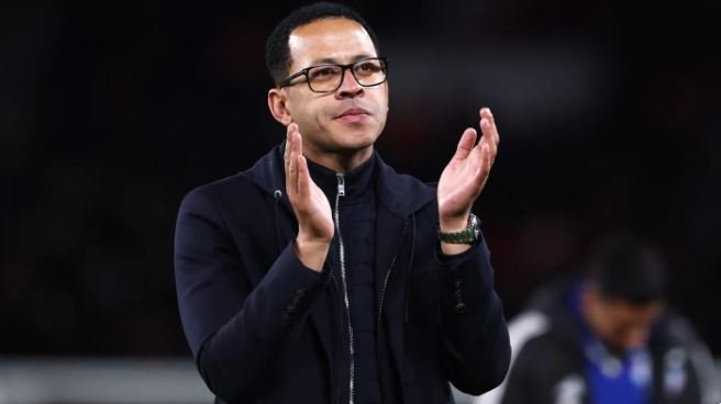 تشيلسي يعين ليام روسنيور مديرًا فنيًا جديدًا خلفًا لماريسكا رسميًا