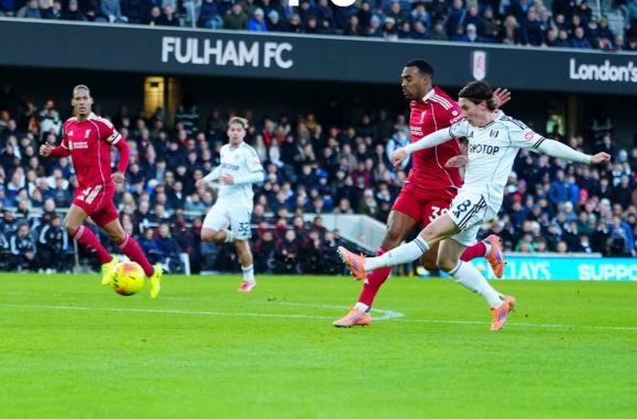 تعادل مثير بين ليفربول وفولهام في الدوري الإنجليزي – ملخص المباراة بالفيديو