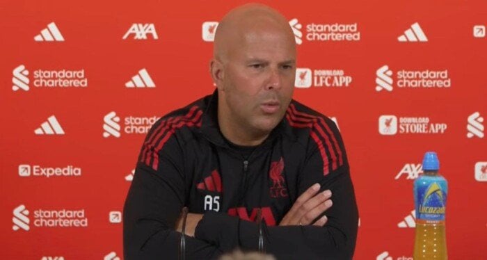تقارير: مستقبل سلوت مع ليفربول في خطر الإقالة