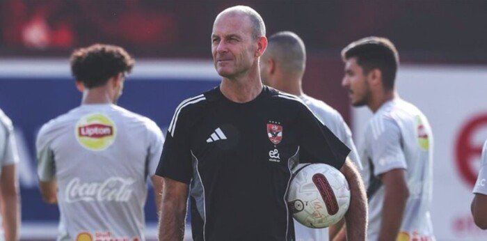 توروب يوصي الأهلي بالتعاقد مع 3 مدافعين ويكشف موقف العش وبيكهام