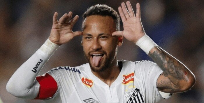 سانتوس البرازيلي يمدد عقد نيمار حتى ديسمبر 2026 لتعزيز الفريق