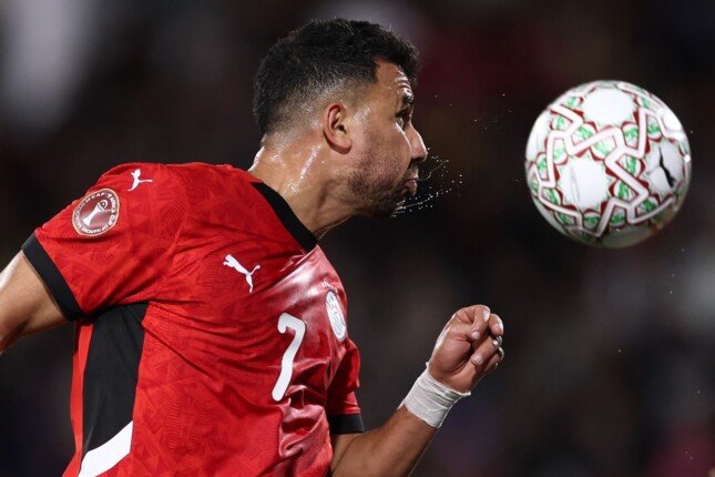 طبيب منتخب مصر يكشف تفاصيل إصابة تريزيجيه في مباراة بنين