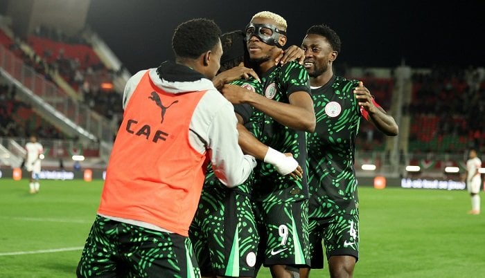 نيجيريا تحقق انتصارًا ساحقًا على موزمبيق برباعية وتبلغ ربع نهائي كأس أمم إفريقيا 2025