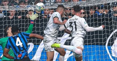 أتالانتا يتواجه مع نابولي: فريق الجنوب يتقدم في الشوط الأول بهدف مثير (فيديو)