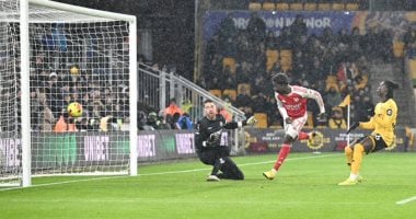 أرسنال يتفوق على وولفرهامبتون برأسية ساكا في الشوط الأول