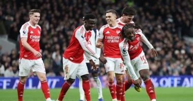 أرسنال يحقق فوزًا ساحقًا على توتنهام برباعية ويعزز مكانته في صدارة الدوري الإنجليزي