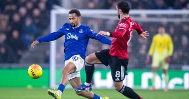 إيفرتون ومانشستر يونايتد: الشوط الأول ينتهي بالتعادل السلبي مع هيمنة للشياطين الحمر