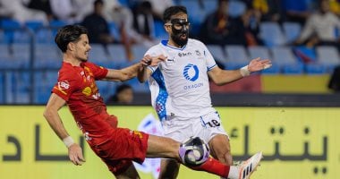 القادسية ونيوم: شوط أول خالٍ من الأهداف مع مشاركة حجازى في الدوري السعودي