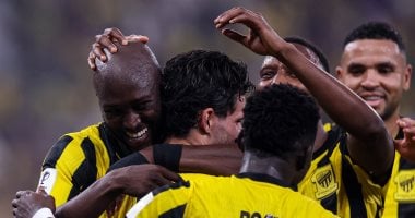 النصيري يتألق في هجوم الاتحاد أمام الفيحاء في الدوري السعودي