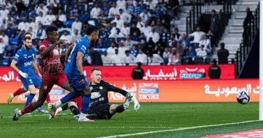 الهلال يحقق تقدمًا على الاتفاق بهدفين في الشوط الأول بواسطة كنو والدوسري