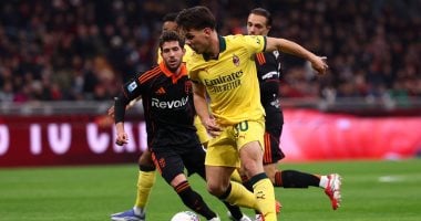 ميلان يخسر في الشوط الأول أمام كومو في الدوري الإيطالي