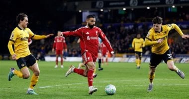 أزمة مشاركة محمد صلاح في مباراة ليفربول ضد توتنهام تثير الجدل