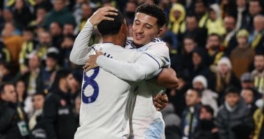 أستون فيلا يسعى للثأر أمام ليل في صراع دوري أبطال أوروبا