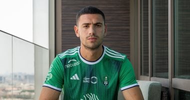 إصابة تدفع مدافع أهلي جدة للغموض قبل ديربي الاتحاد