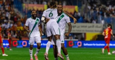 الأهلي يحقق تقدماً مميزاً أمام القادسية بثنائية في الشوط الأول (فيديو)