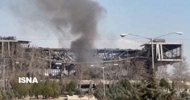 انفجار مدوي يدمر أكبر صالة رياضية في إيران: شاهد الفيديو النازف!