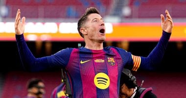 برشلونة يؤكد إصابة ليفاندوفسكي بكسر في العين، وغيابه عن مواجهة أتلتيكو مدريد