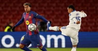 برشلونة يسعى لاستعادة الثأر من إشبيلية في صراع الدوري الإسباني