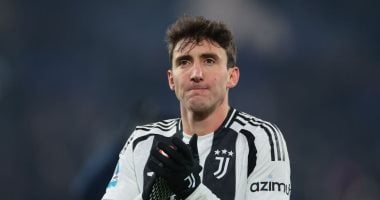 برشلونة يسعى للتعاقد مع كامبياسو والسيتي يراقب الموقف