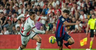 برشلونة يواجه رايو فاليكانو في صراع صدارة الدوري الإسباني