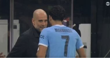 بيب جوارديولا يحتفي بعناق خاص مع عمر مرموش بعد تألقه ضد نيوكاسل (فيديو)