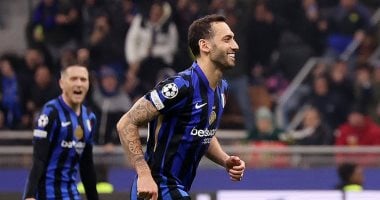 تشالهانوجلو يحقق انتصارًا ساحقًا لناديه على نابولي بهدف صاروخي