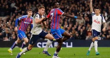 توتنهام يواجه كريستال بالاس ويتأخر 3