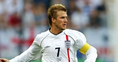 ديفيد بيكهام يتألق مع مدفع الإفطار ضد أستون فيلا في الدوري الإنجليزي