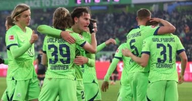 فولفسبورج يتوج بلقب الدوري الألماني بعد انتصارات مذهلة على الأندية الكبرى