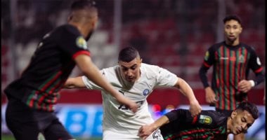 كاف يثير الجدل بإعادة السماح لجماهير الجيش الملكي في مواجهة بيراميدز رغم العقوبات