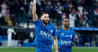 كريم بنزيما يقود هجوم الهلال ضد الفتح في الدوري السعودي