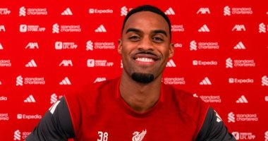 ليفربول يمدد عقد ريان جرافنبيرخ حتى 2031