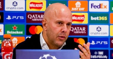 ليفربول يواجه توتنهام: سلوت يكشف عن عودة أليسون وكييزا للتدريبات وطموحات الفريق ترتفع