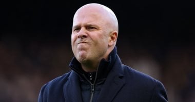 مباراة جالاتا سراى تلقي بظلالها على مستقبل سلوت مع ليفربول