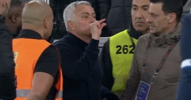 مورينيو يثير الجدل بعد طرده في كلاسيكو الدوري البرتغالي بين بنفيكا وبورتو