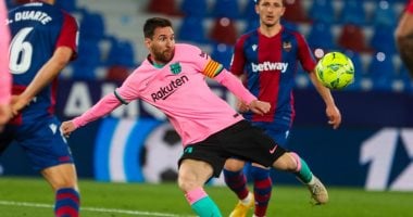 ميسي يسجل ركلة خرافية أمام ليفربول في مباراة مثيرة