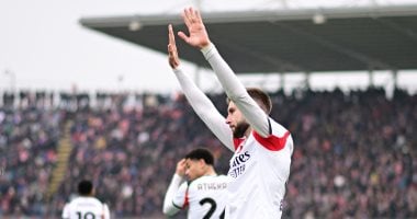 ميلان يحقق انتصارًا مثيرًا على كريمونيزي بثنائية متأخرة في الدوري الإيطالي